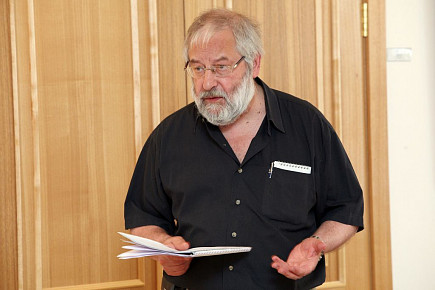 ad1e85a89452a4a8a8a8ab9b6e915c7b.jpg