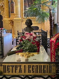 В Петропавловском соборе почтили память Петра Великого