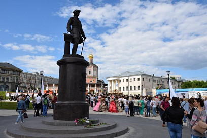 Празднование юбилея Петра I в Саратове